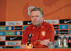 Bondscoach Ronald Koeman gaat viral om dit onsmakelijke fragment