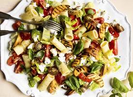 Pastasalade met tomaat & nectarine