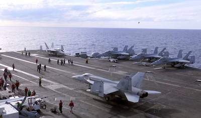 Marine VS zoekt overlevenden na botsing vliegtuigen voor kust Japan