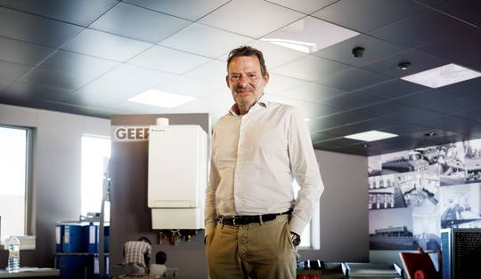 ‘Klanten willen die airco nog tijdens de hittegolf, maar dat is onmogelijk’