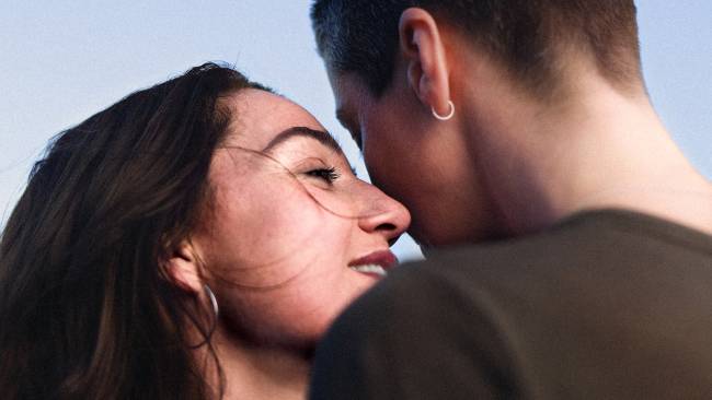 Win een duoticket voor de avant-première van Julian