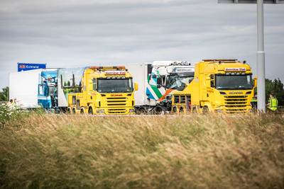 Vertraging op A15 door ongeluk; rijbanen A12 weer open