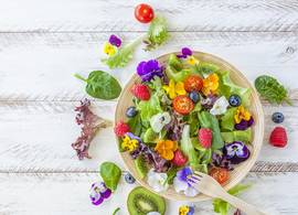 Prikkelbare darm? Deze zomerse salades kun je eten zonder last te krijgen