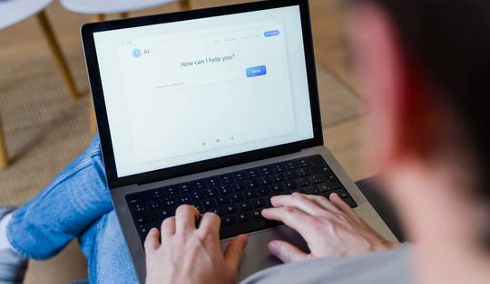 Een probleem dat 80 jaar onopgelost bleef, werd plots door AI gekraakt: waarom wiskundigen nu op de rem gaan staan