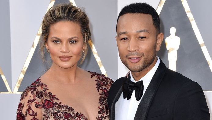 Chrissy Teigen Bevallen Van Dochtertje Luna Show Ed Nl