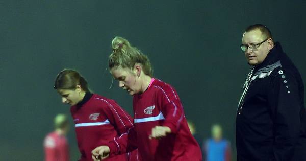 Bij dit team móet het wel gezellig zijn: slechts drie dames komen uit het dorp zelf - BN DeStem