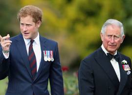 Is dít de reden dat prins Harry maar een half uur op bezoek was bij zijn vader?