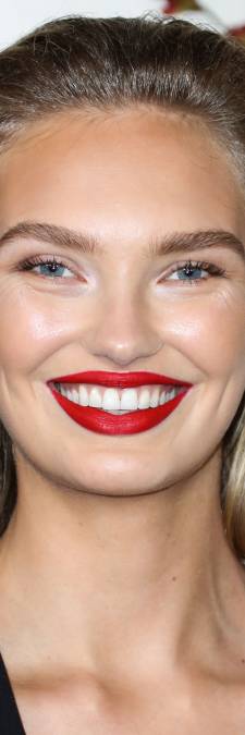 Anna fopt collega’s voor de webcam en Romee neemt een ijsbadje