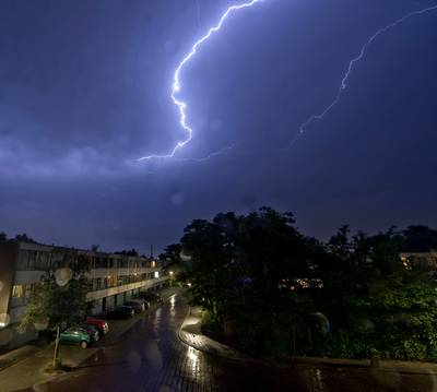 Kortstondig extreem weer trekt over: onweersbuien met zware regenval, hagel en windstoten
