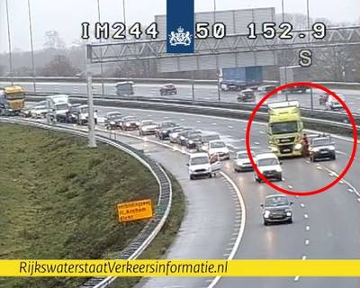Drie rijstroken dicht op A50 bij knooppunt Valburg na ongeluk