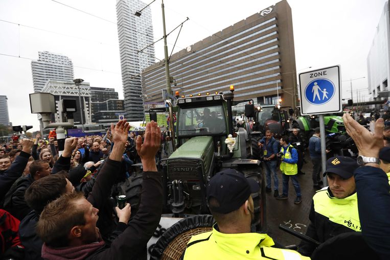 Vier aanhoudingen bij het boerenprotest in Den Haag - Trouw
