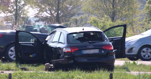 Gewonden en flinke schade bij botsing N59
