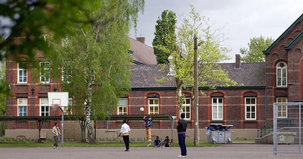 AZC in Budel-Dorplein gaat in april 2017 dicht | Cranendonck - Eindhovens Dagblad