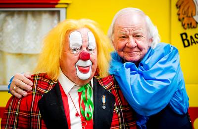 Allememaggies! Er komt een Bassie en Adriaan-marathon