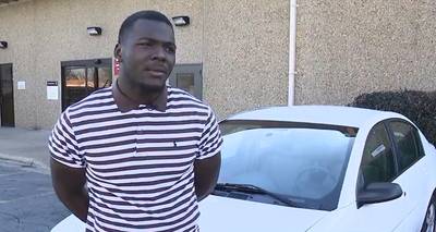 Collega's kopen auto voor alleenstaande vader die elke dag 3 uur naar werk loopt