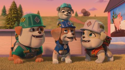 24. De crew bouwt een kerstshow & De crew bouwt een grote sleeschans