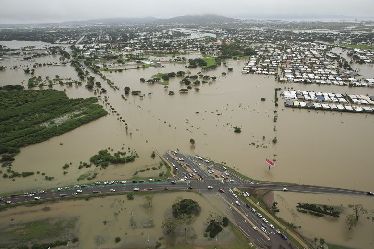Zeker twee doden bij overstromingen in Australië ...