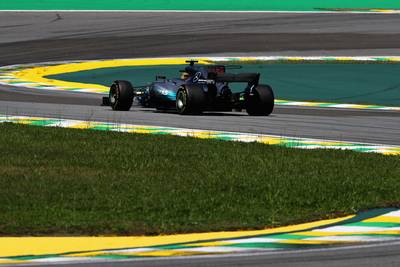 Hamilton: Verdere beperkingen motoren in 2018 zijn 'klote'