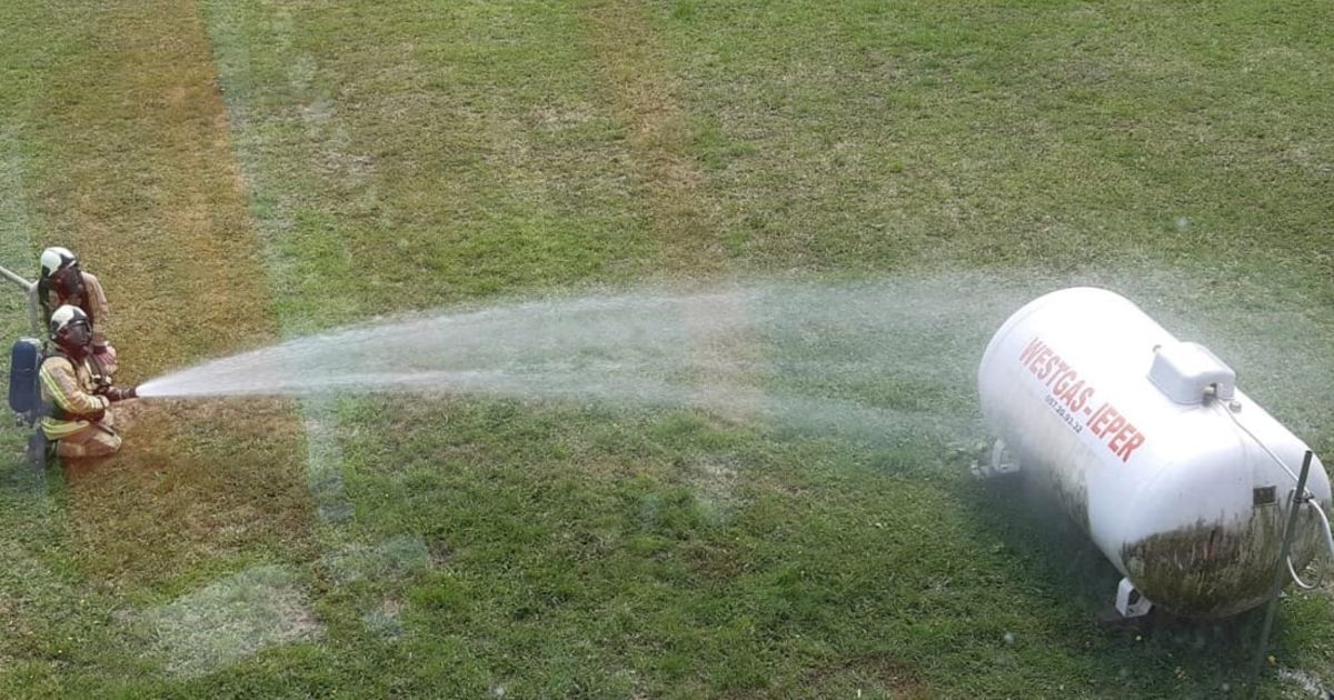 Wat te doen met een propaangastank en gasflessen in de tuin bij extreme