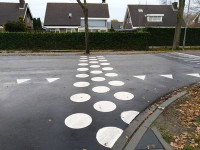 Witte stippen in Nieuwerkerk worden pas in oktober strepen