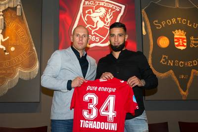 Huurling Tighadouini met rugnummer 34 aan de slag bij Twente
