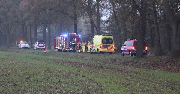 Man uit Haaksbergen nacht lang in auto bij Diepenheim na dodelijk ongeluk.