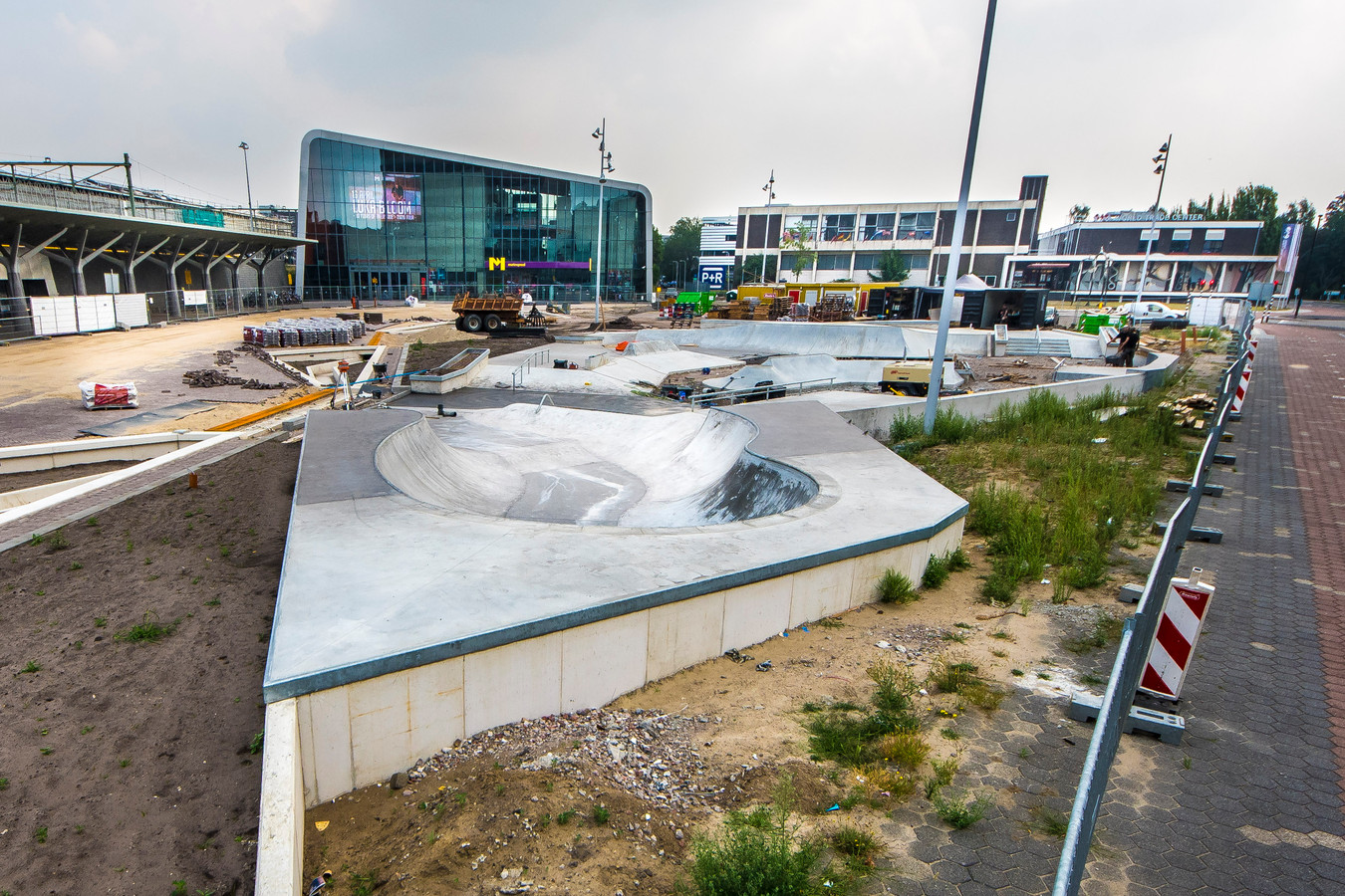 Contouren van skatebaan achter station Hengelo worden ...