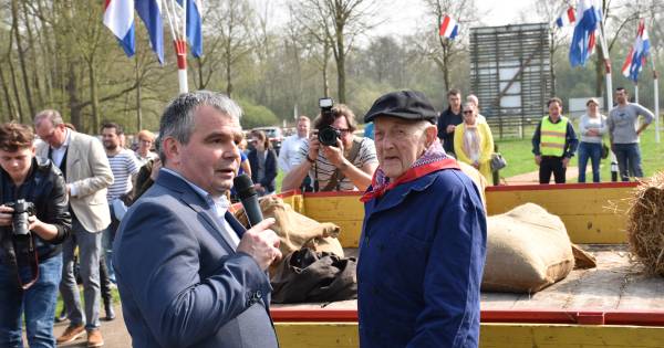 Feestelijke opening gerestaureerde korenmolen De Hoop in Keldonk