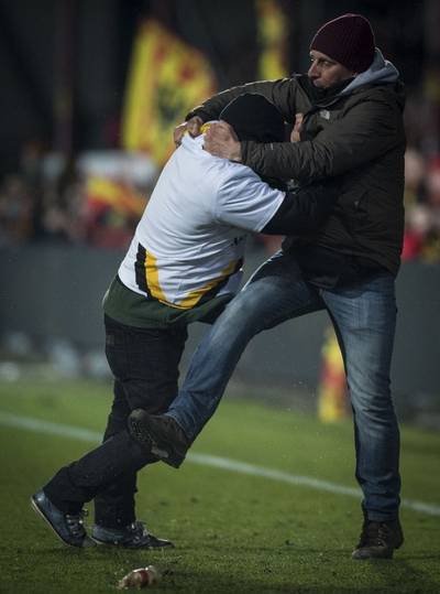 Nederlander slaat Belgische politieman gebroken neus: eis 10 maanden cel