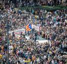 Spanje vaardigt arrestatiebevel uit voor Puigdemont, separatisten komen massaal op straat