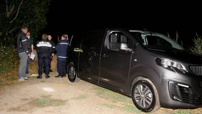 Visser vindt romp in de Waal bij Brakel