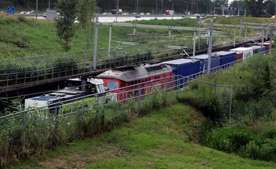 Dijksma: gevaarlijk vervoer moet veel vaker via Betuweroute
