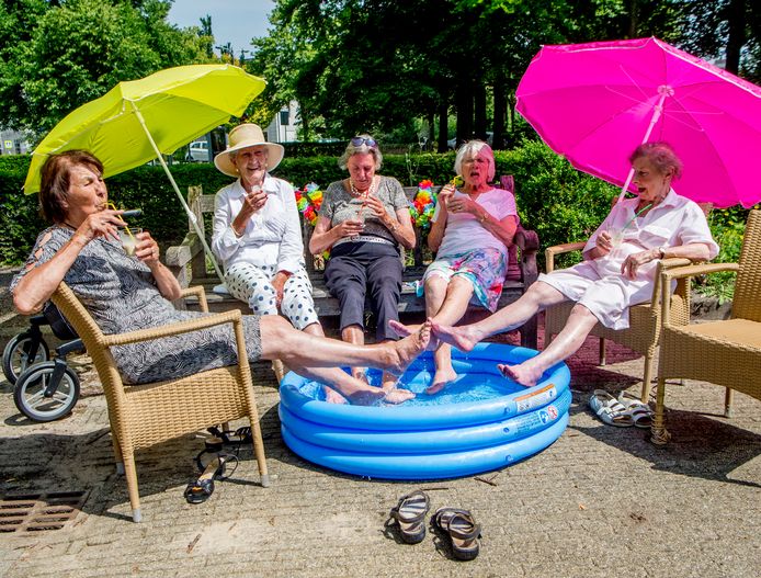 Rode Kruis: 'Wees voorzichtig bij hittegolf in coronatijd ...