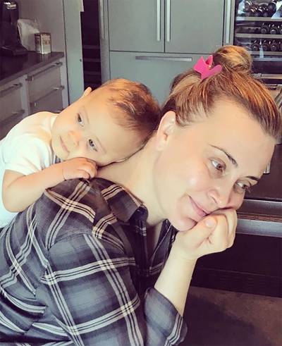 Anouk deelt schattig kiekje en Eddy stoeit met mierzoete donuts