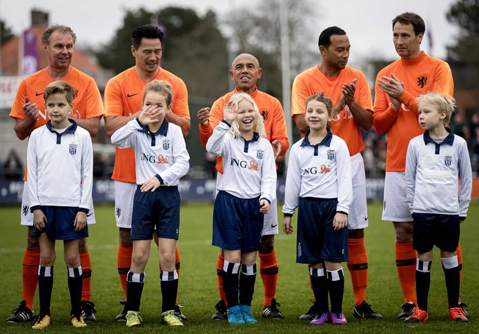 Foto S Ex Internationals Spelen Gelijk In Traditioneel Nieuwsjaarsduel Nederlands Voetbal Ad Nl