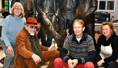 Jolink kijkt bewonderend naar evenbeeld uit jaren zeventig