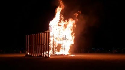 Belgisch kunstwerk brandt op legendarisch festival in VS