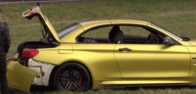 Peperdure BMW crasht bij oprit A348 De Steeg