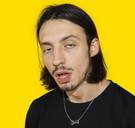 Roméo Elvis, koning rap: ‘Ik heb veel drugs gebruikt en gedronken, maar ik vervloek mijn jeugd niet’