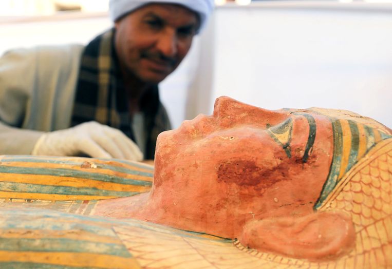 Egyptische functionarissen onthulden onder meer een mummie die in Luxor werd ontdekt.