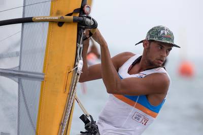 Surfer Badloe klimt naar eerste plek in wereldbekerfinale