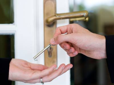 Tiel op audiëntie bij Poolse ambassade om nieuwe regels rondom 'Polenhuizen'