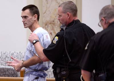 Vader zat met kinderen en in stukken gesneden lijk moeder in opslagbox