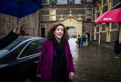Onderwijsministers in het paars uit solidariteit met homo's