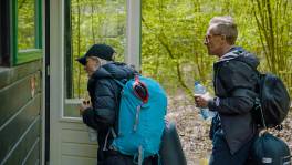 De duo's ontdekken welke chalets ze zullen verbouwen