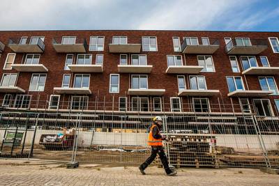 ‘Lange wachttijden sociale huur: verhuurdersheffing en bouwgrond zijn boosdoeners’