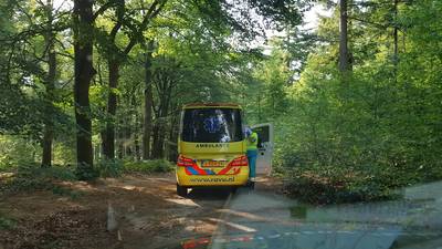 ‘Mountainbiker in bos wachtte ruim een uur op dolende ambulance’