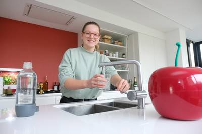 Janne (14) roept op tot frisdrankloze maand