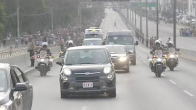 Paus krijgt lekke band tijdens bezoek aan Peru