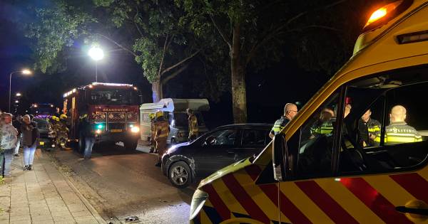 Vier auto’s beschadigd bij aanrijding in Otterlo, bestuurder aangehouden.